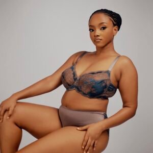 Àwèró Back Lacy Brief- 880A